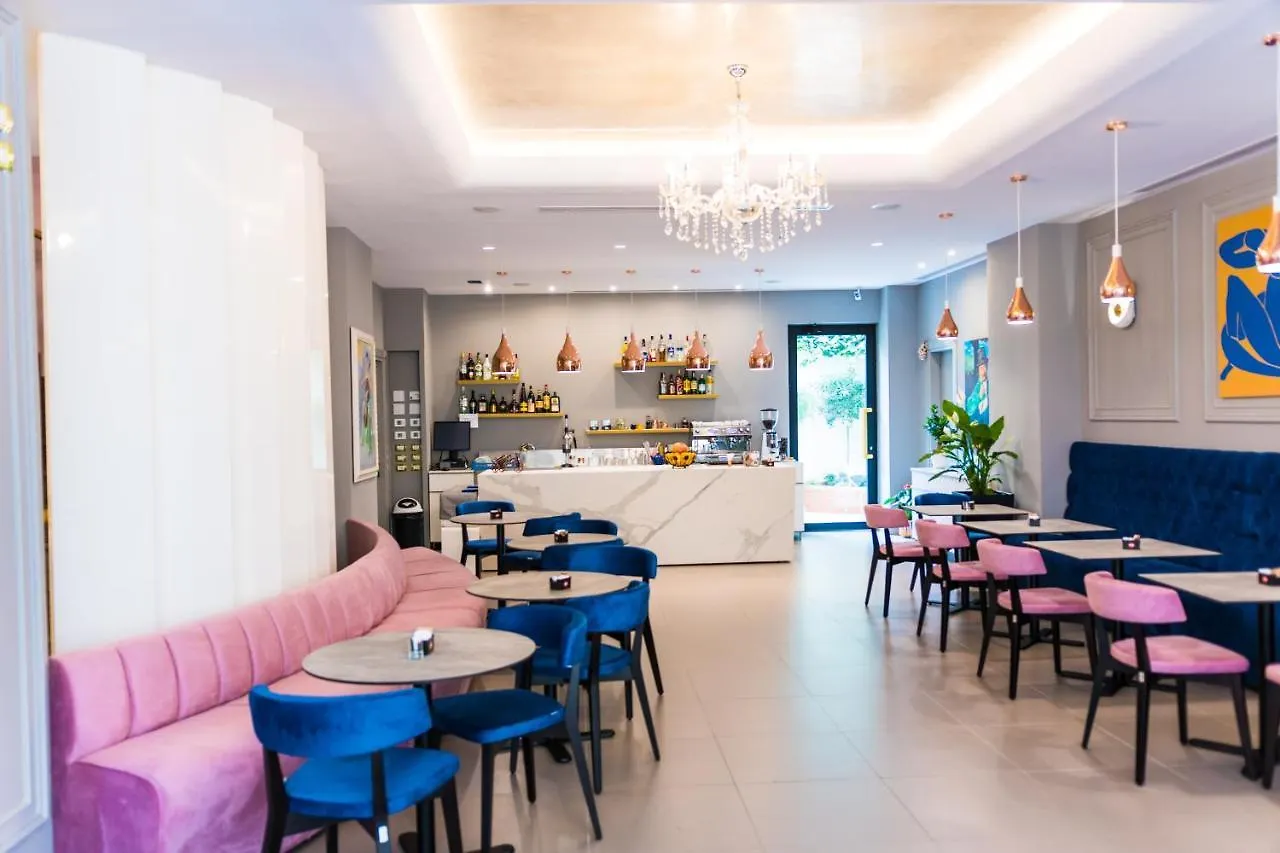 Golden City Hotel , Tiran