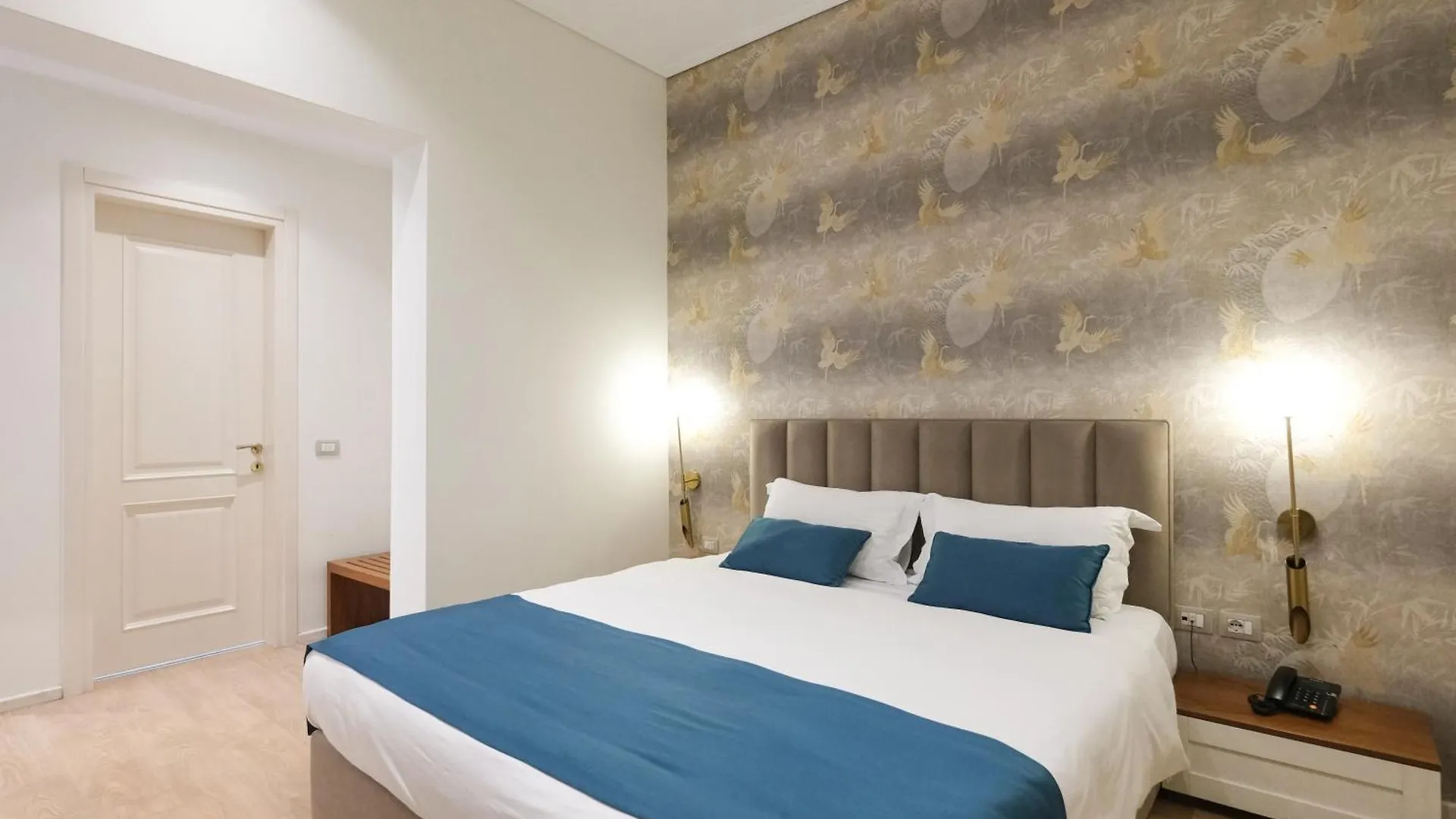 ***  Golden City Hotel , ティラナ アルバニア