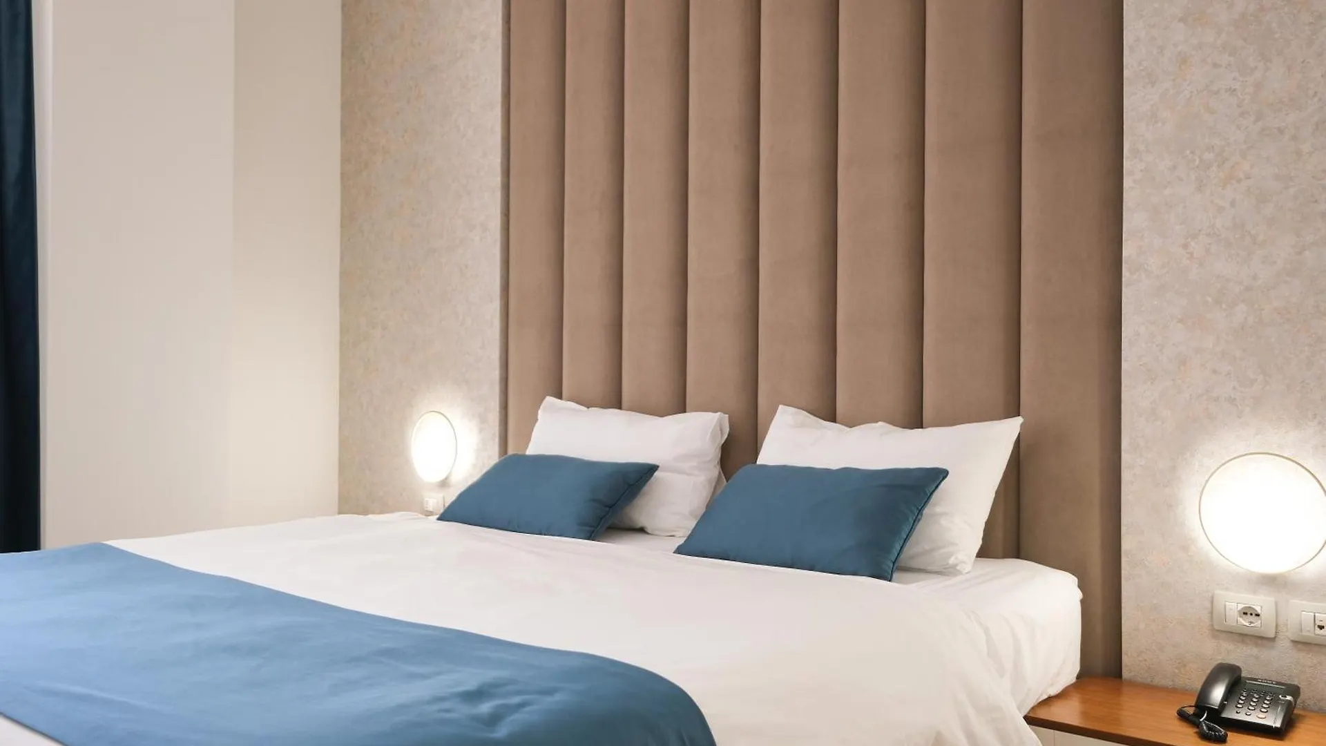 Golden City Hotel , Tiran