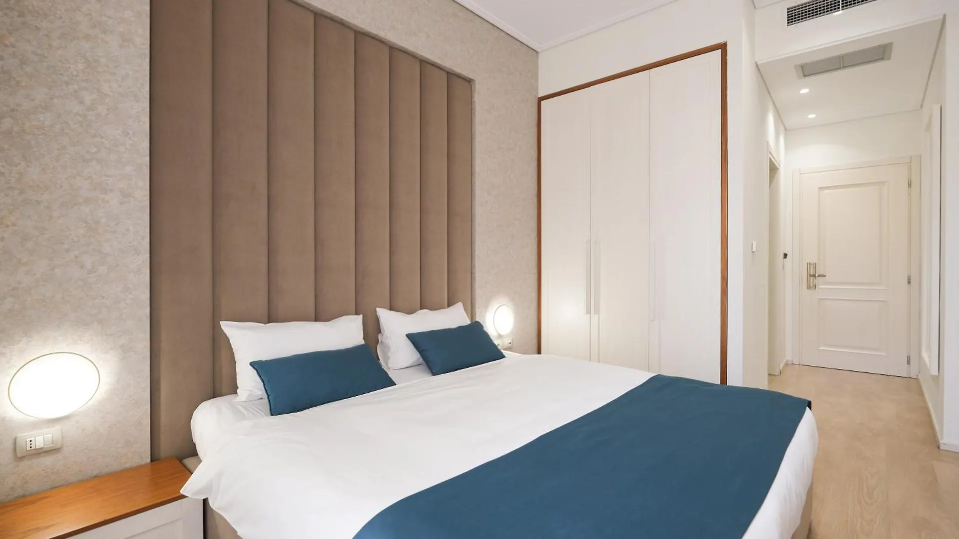 Golden City Hotel , Tiran