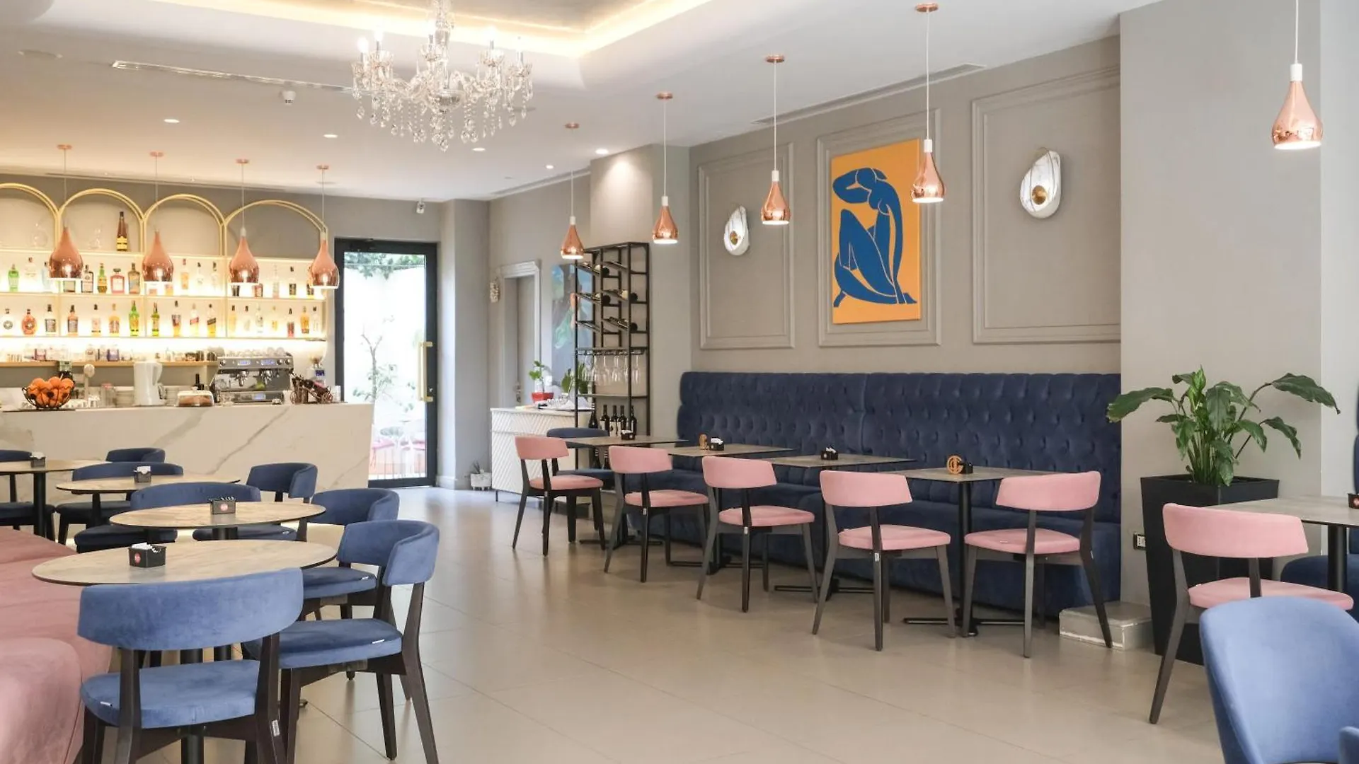 Golden City Hotel , Tiran