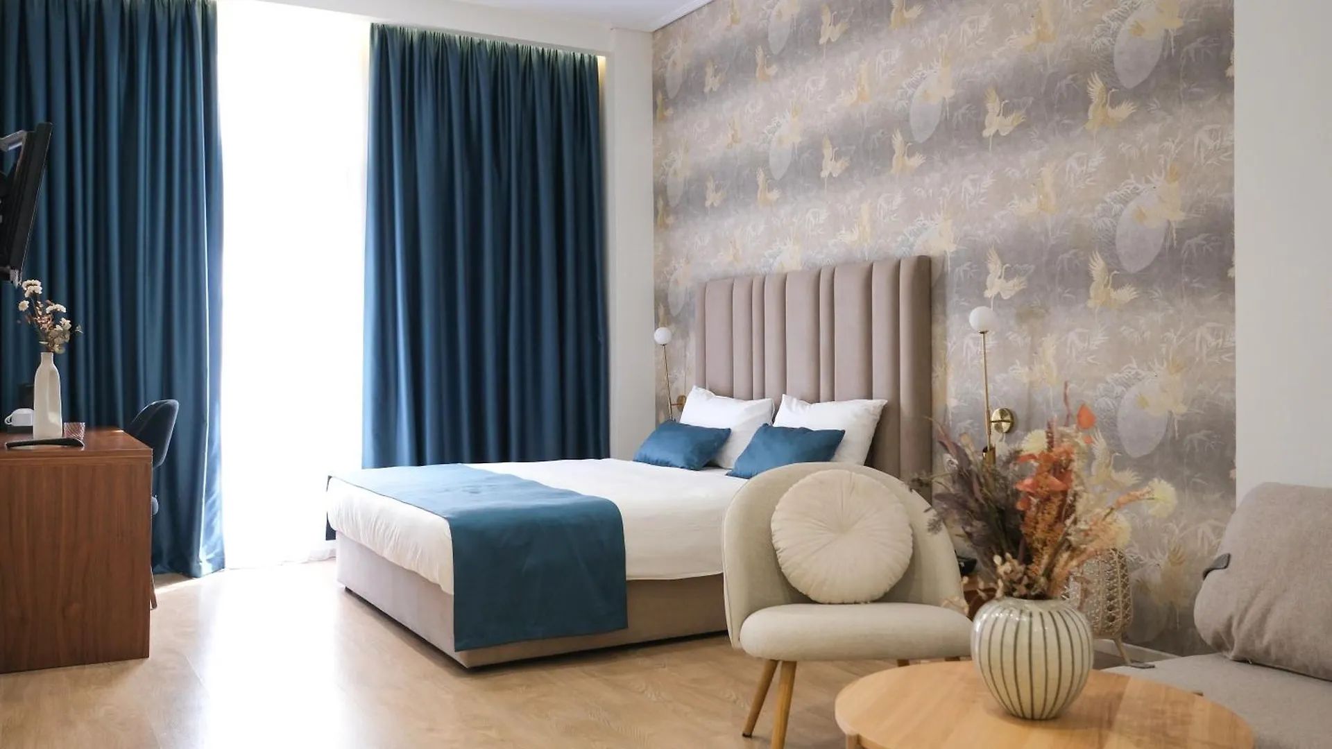 Golden City Hotel , Tiran