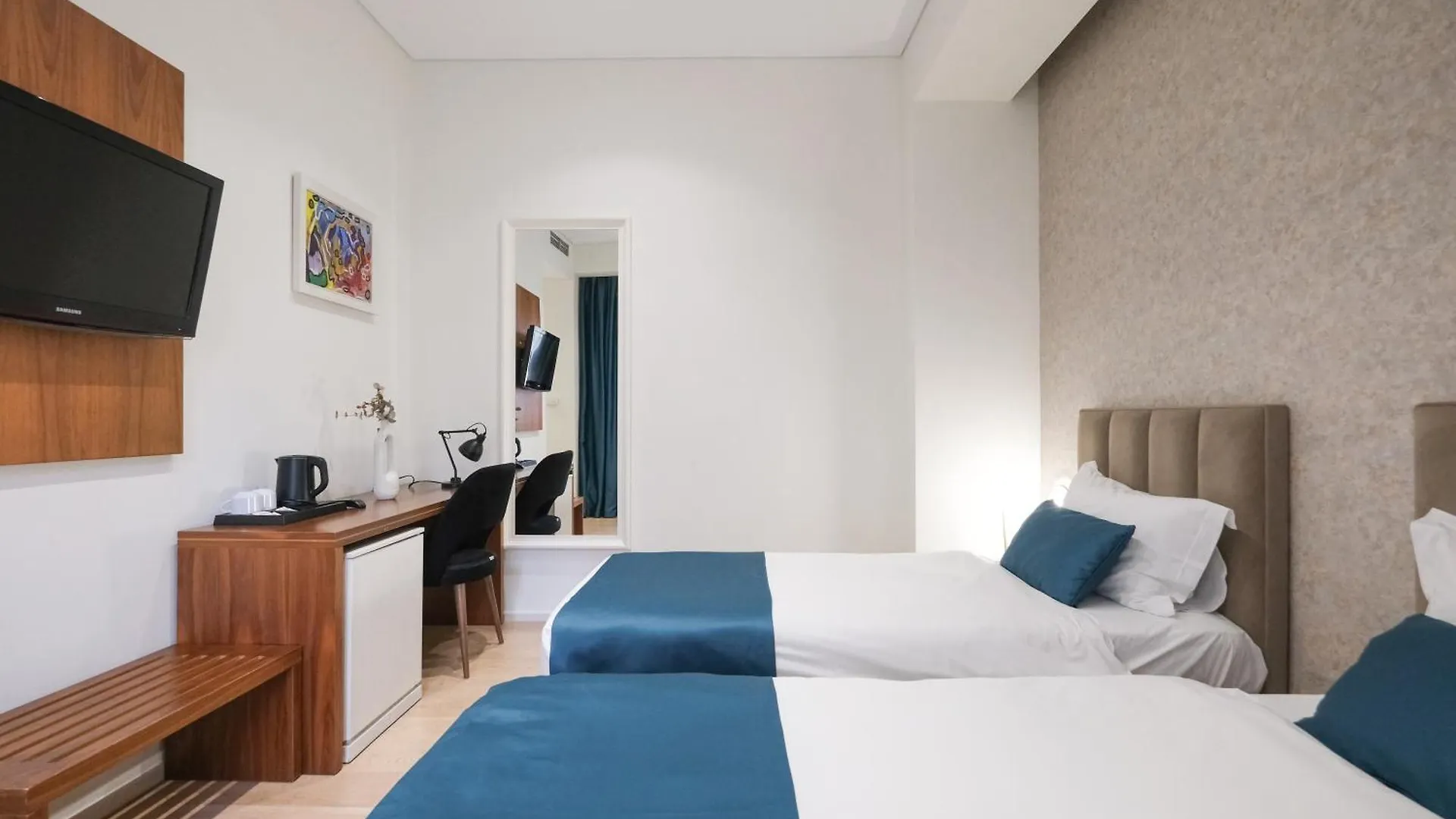 Golden City Hotel , ティラナ