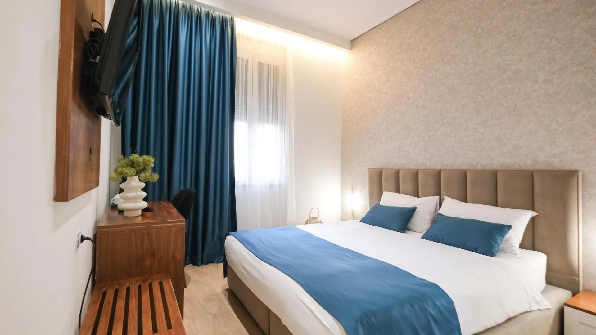 Golden City Hotel , Tiran