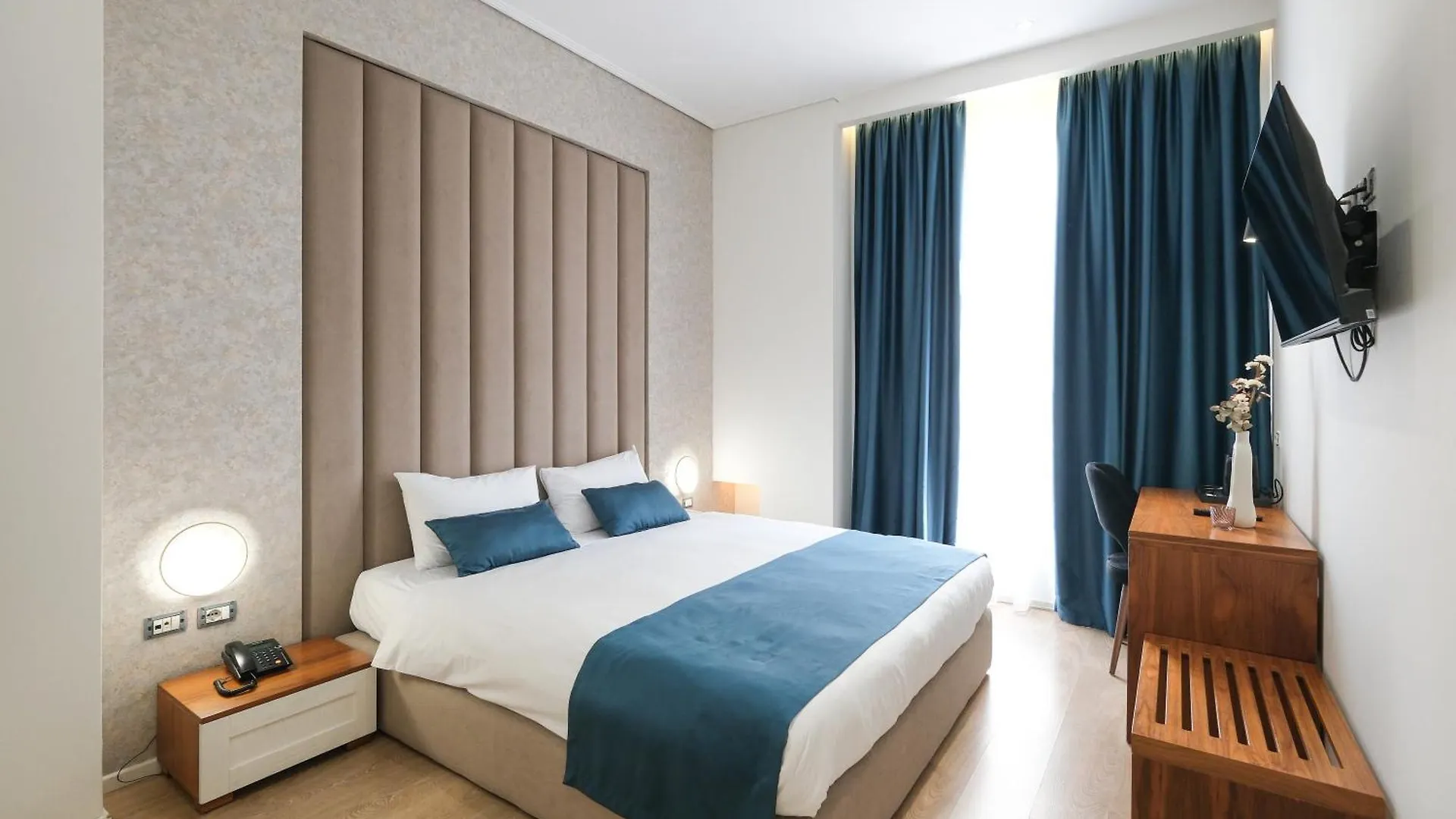 Golden City Hotel , Tiran