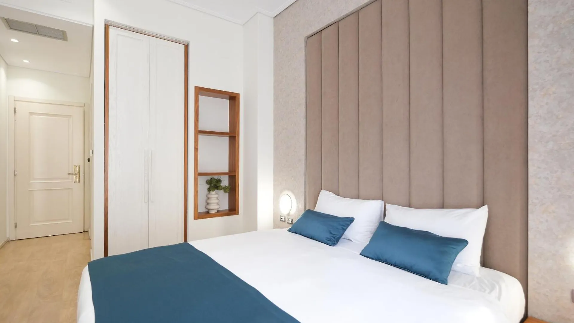 Golden City Hotel , ティラナ